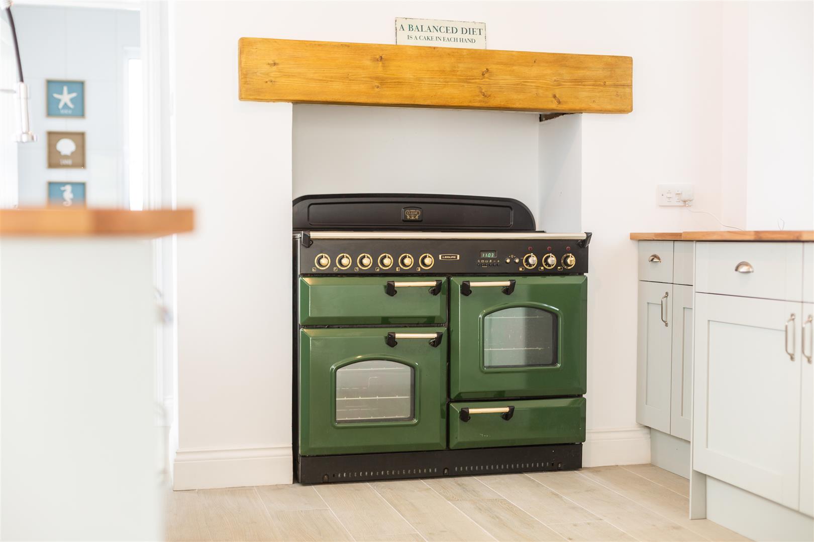 High Street, Clydach, Swansea, SA6 5LN